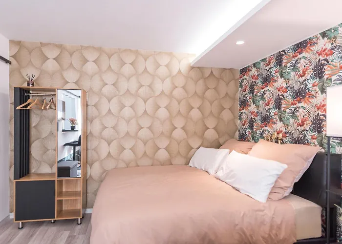 Modernes Fusslaeufig Zum Schlosspark Nymphenburg Mit Guten Verkehrsanbindungen Ideal Fuer Business City-trips Und Events Mnichov