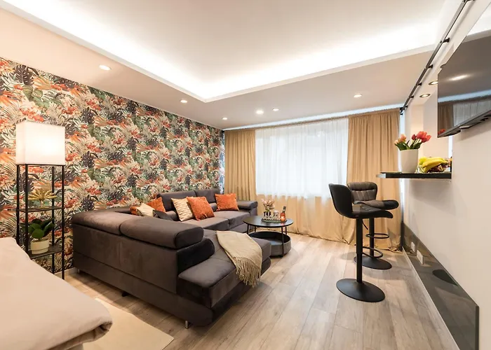 Modernes Fusslaeufig Zum Schlosspark Nymphenburg Mit Guten Verkehrsanbindungen Ideal Fuer Business City-trips Und Events Apartmán Mnichov