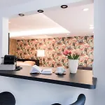 Modernes Bei Schlosspark Nymphenburg, Verkehrsanbindungen, Free Parking, Perfekt Fuer Business- City-trips Und Events * Мюнхен